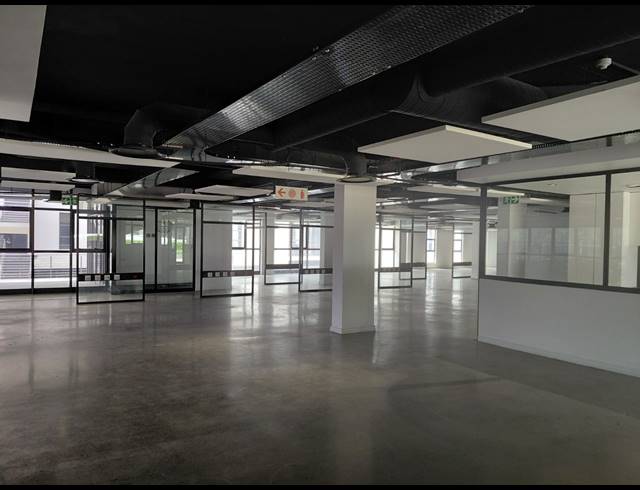 2,590M² OFFICE TO LET IN BRYANSTON